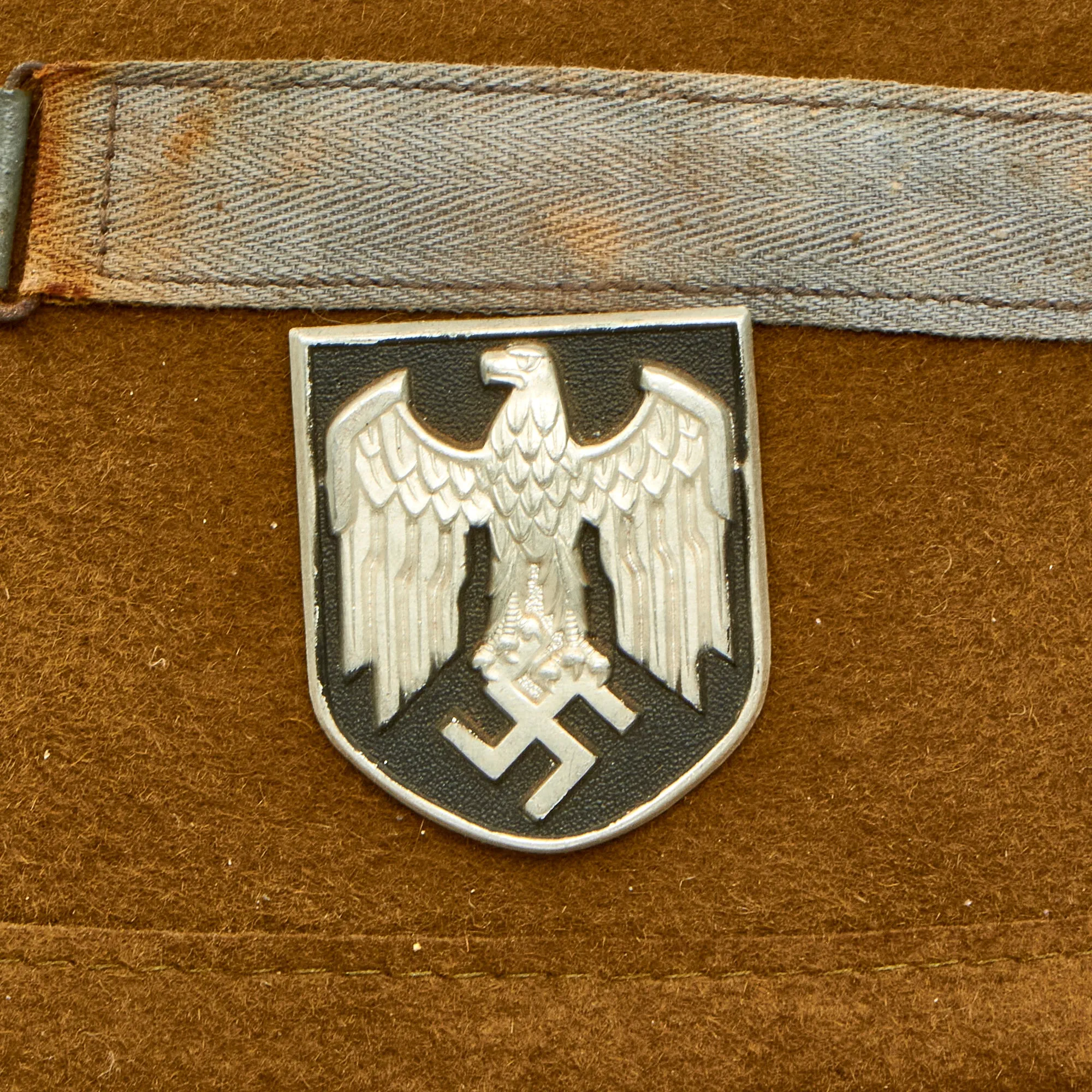 Original German WWII 1942 dated 2nd Model Afrikakorps DAK Sun Helmet by APN with Badges & Ultrasin Goggles - size 59