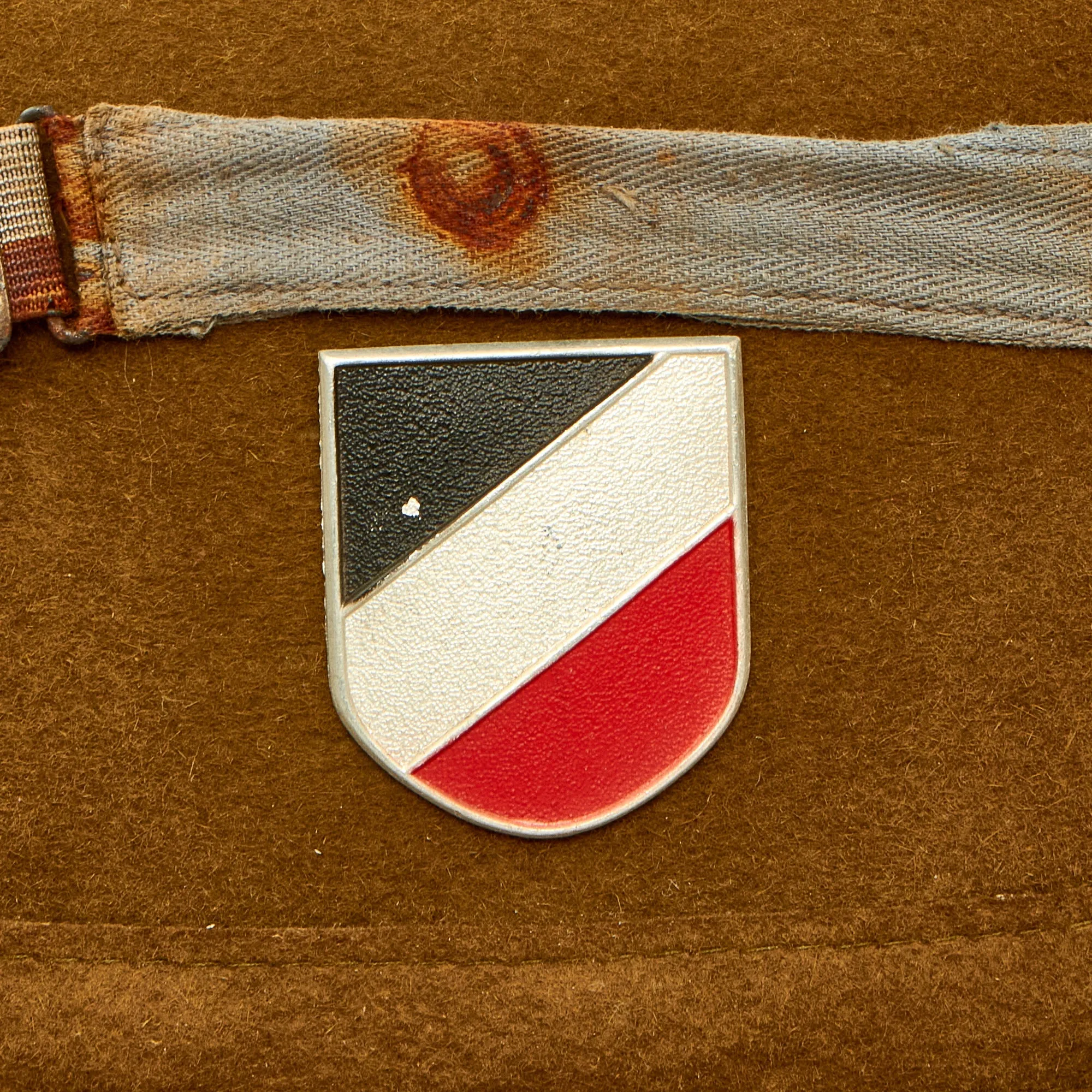Original German WWII 1942 dated 2nd Model Afrikakorps DAK Sun Helmet by APN with Badges & Ultrasin Goggles - size 59